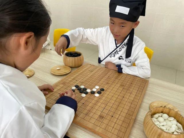 小孩子学围棋得学多久才会？小孩学围棋学到什么时候为止呢？